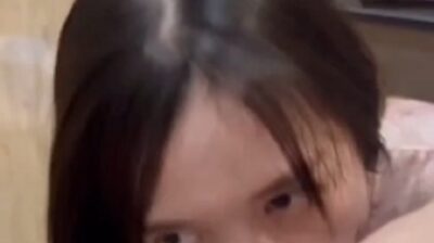 ร้านเสริมสวยเพื่อฟื้นฟูความงามที่ซึ่งสาวสวยอีโรติกที่สวยงามสองคนสลับกันIchika Matsumoto Yui Nagaseรีดน้ำควยลูกค้า