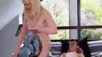 เพื่อนเลวแอบเห็นเเม่ลูกกำลังเอากันอยู่