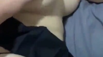 เพื่อนซี้สมัยเรียนมาเจอกัน พากันมาเย็ดที่ห้อง