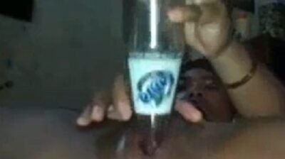 แฟนต้าจ๋าช่วยทีเอาขวดยัดใส่หีตำจนน้ำหีแตกเสร็จคาขวดเด็กเพิ่งโตเงี่ยนจัด