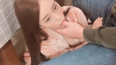 รวมดาราเด็กสาววัยทีนวัยกำลังน่ารักโดนจับเย็ดสดแตกในน้ำคาเต็มรูนมเพิ่งตั้งเต้าเอง