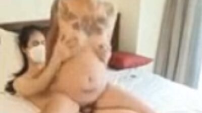 สาวสวยหน้าตาดีชวนเพื่อนที่เป็นกระเทยมาเย็ดกัน