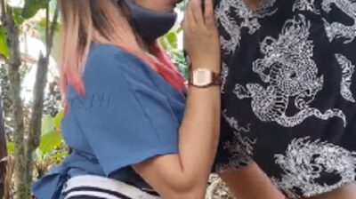 นัดเย็ดเมียชาวบ้านในสวนหลังบ้านยัดสดกดมิดลำกระเด้าแบบระแวงแตกใน