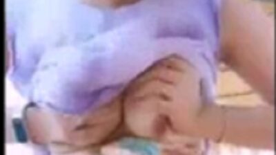 สาววัยรุ่นไทยบ้านๆถลกผ้าถุงตั้งกล้องเกี่ยวหีเขี่ยเบ็ดช่วยตัวเองให้ดู