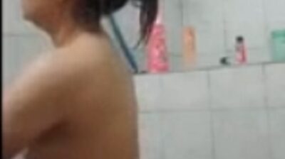 ลุงแท้ๆแอบเย็ดหลานสาวตัวเองในห้องน้ำโดนท่าลิงอุ้มแตงเข้าไปร้องเสียงหลง