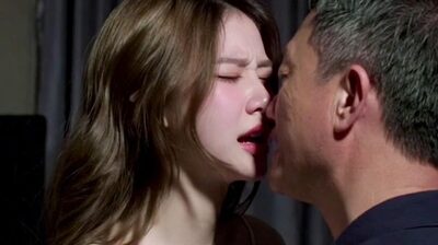 คลิปหลุดปี 2026 นักศึกษาสาวปี 1 ม.ดังกรุงเทพ โดนอาจารย์ที่ปรึกษาเรียกเข้าห้องพักส่วนตัวตอนดึก 44 นาทีเต็ม